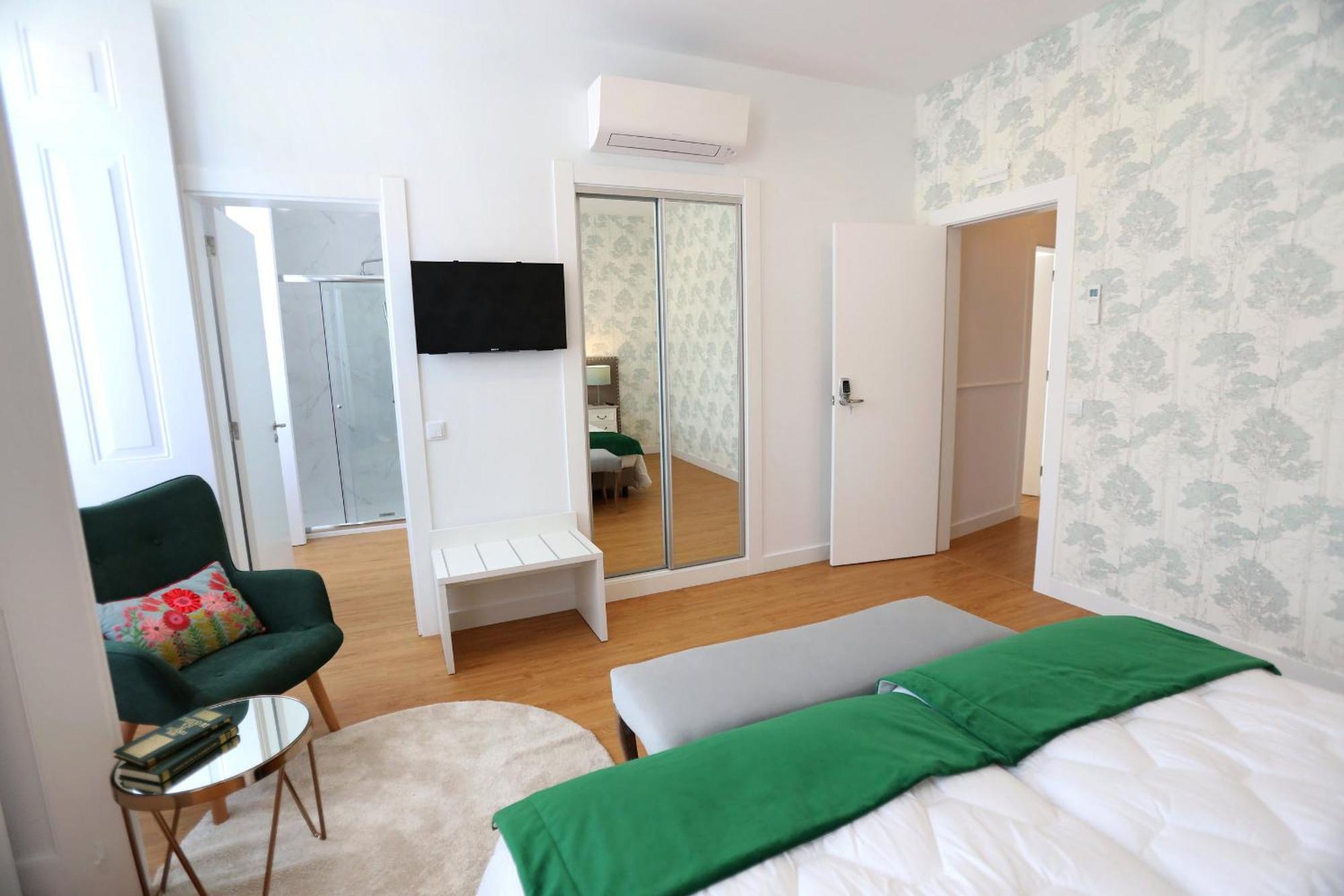 Glass Boutique - Rooms & Suites Marinha Grande Room photo